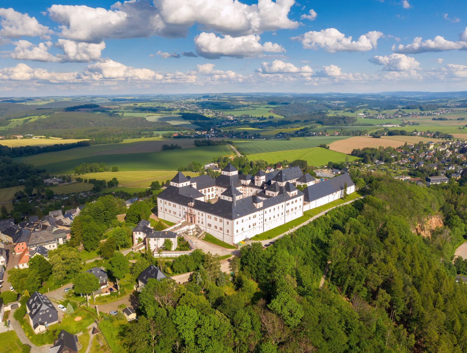 Drohnenaufnahme Schloss Augustusburg Sommer_(c) Sebastian Theilig