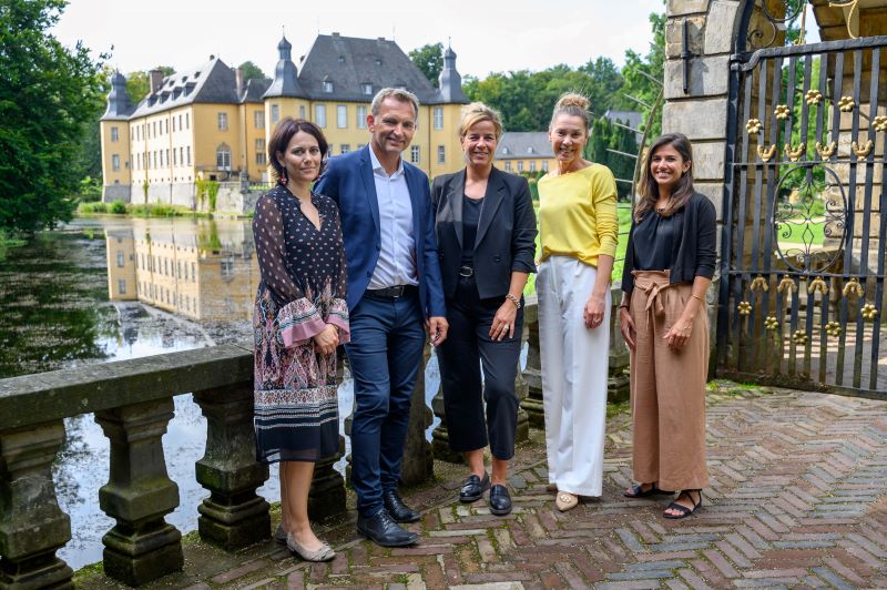 Besuch NRW-Ministerin Mona Neubaur auf Schloss Dyck, (c) Foto: Wolfgang Walter Photography