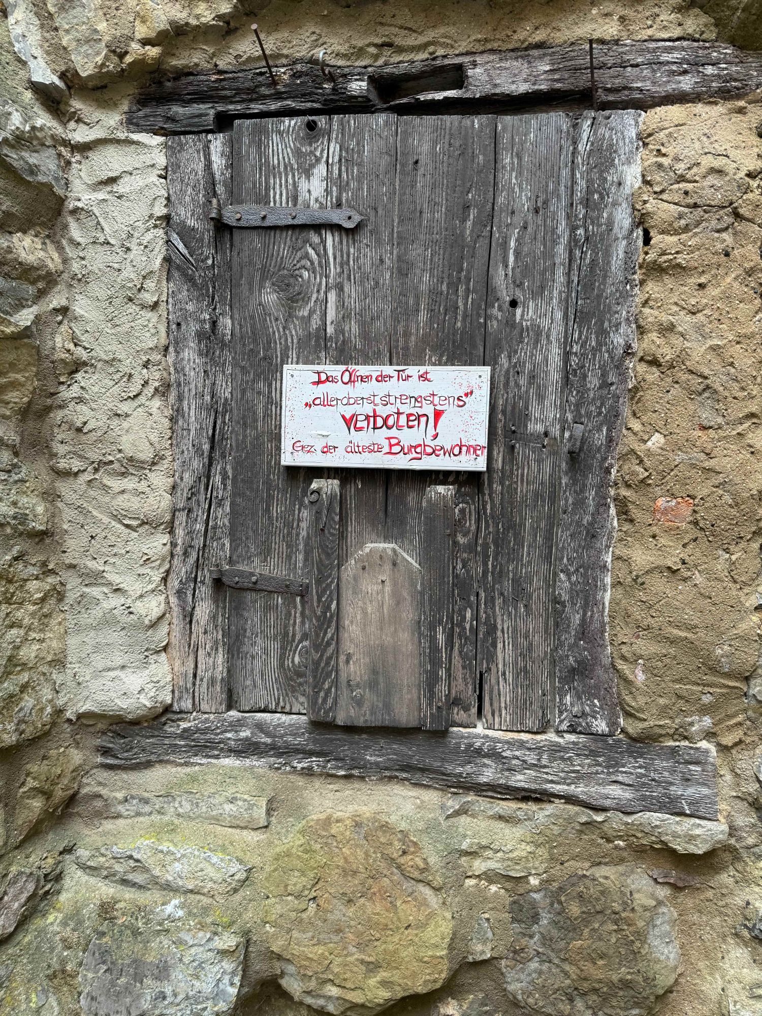 Burg Guttenberg, Tür zum ältesten Burgbewohner (c) Burg Guttenberg