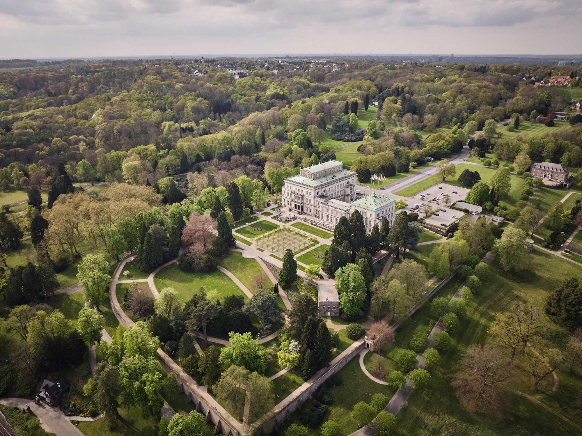 Panorama Villa Hügel mit Hügel-Park (c) Krupp-Stiftung, Foto Peter Gwiazda Panorama Villa Hügel in Essen mit dem Hügel-Park, c) Krupp-Stiftung, Foto Peter Gwiazda